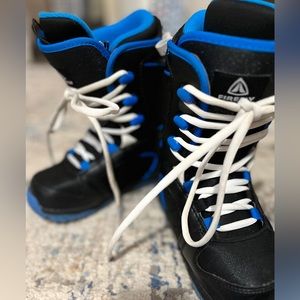 Junior snowboard boots size 20.5/2